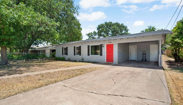 Court-side Cottage - Near Love Street Pickleball Courts and Family Park!