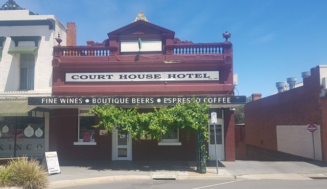 Courthouse Bar & Grill