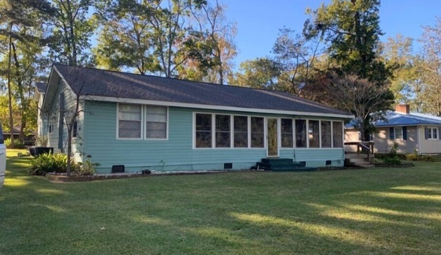 Courtney House on Lake Marion