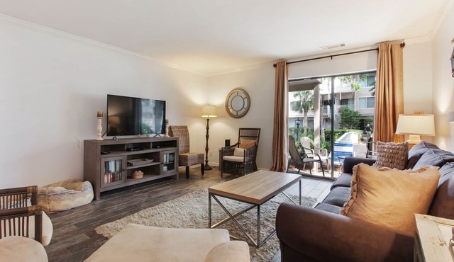 Courtside 94 - Updated Ground Floor 2 bedroom