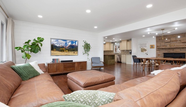 Courtside Estates Luxury Stay w/Pickleball