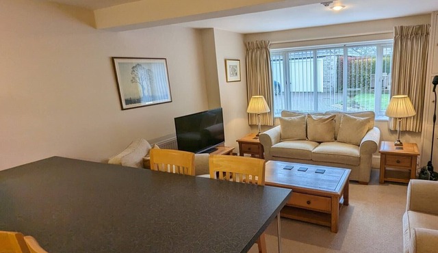 Courtyard 2 BED 1 BATH Cottage