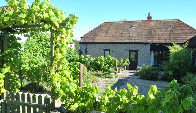 Courtyard Barn 5* rated in stunning rural location on Somerset, Dorset border.