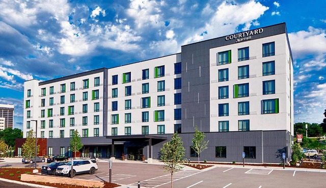 Courtyard by Marriott Minneapolis West