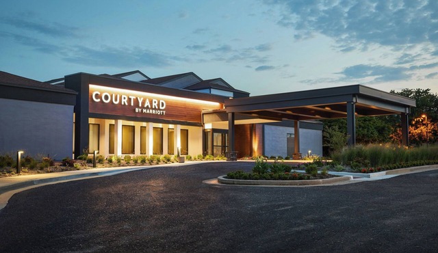 Courtyard by Marriott St Louis Westport Plaza