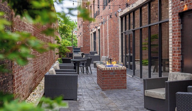 Courtyard by Marriott Winston - Salem Downtown