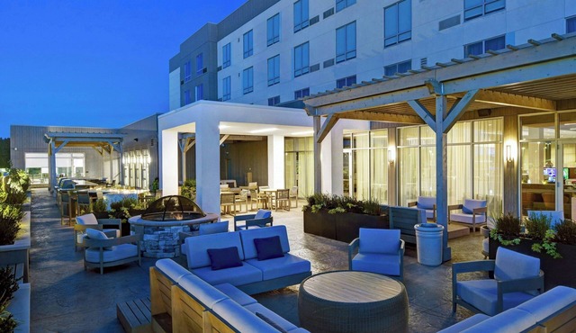 Courtyard by Marriott Hamilton