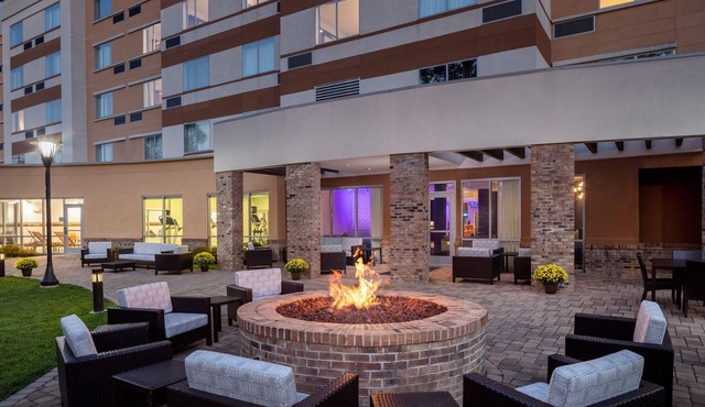 Courtyard by Marriott Charleston Downtown/Civic Center