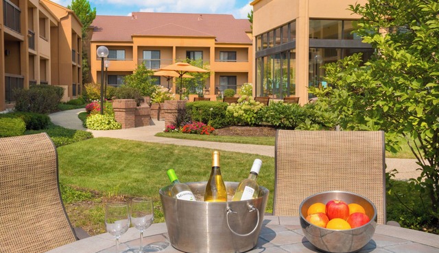 Courtyard by Marriott Chicago Deerfield