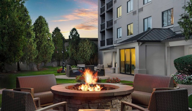 Courtyard by Marriott Chicago Midway Airport