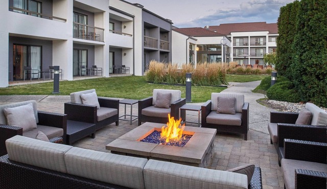 Courtyard by Marriott Detroit Warren
