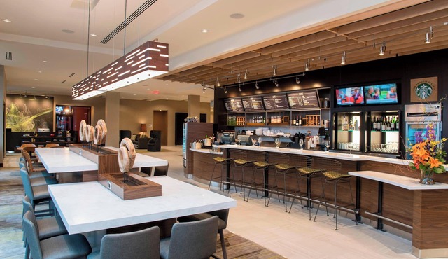 Courtyard by Marriott Holland Downtown