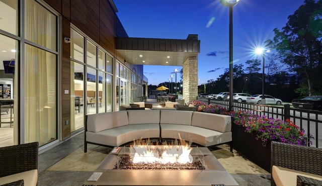 Courtyard by Marriott Iowa City University Heights