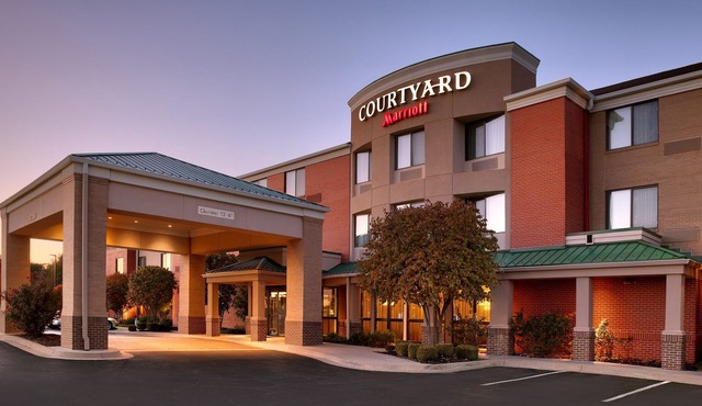 Courtyard by Marriott Kansas City Shawnee