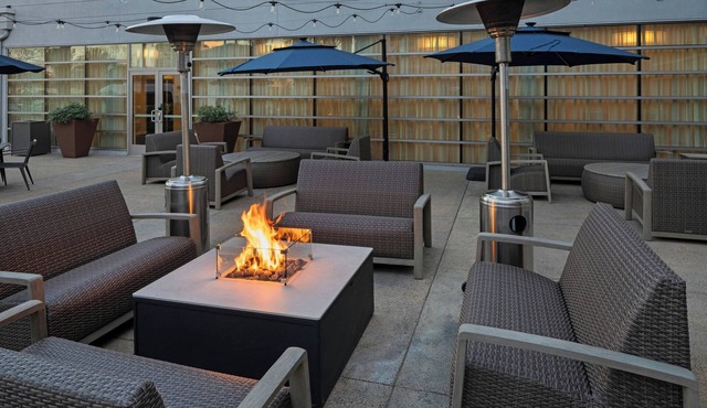 Courtyard by Marriott Long Beach Airport