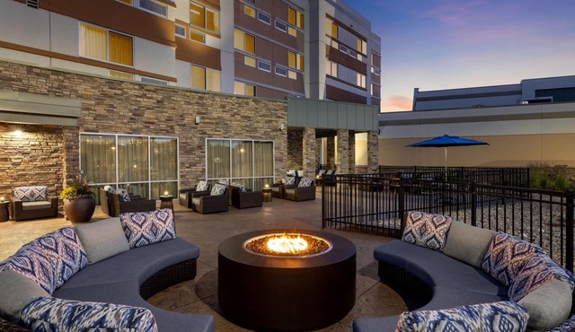 Courtyard by Marriott Omaha Bellevue Beardmore Event Center