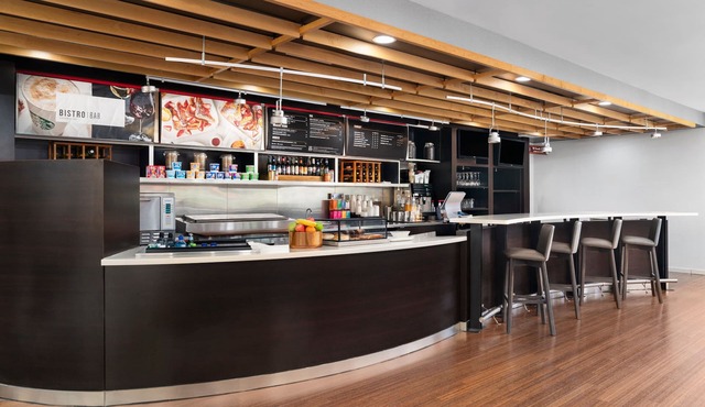 Courtyard by Marriott Richmond North