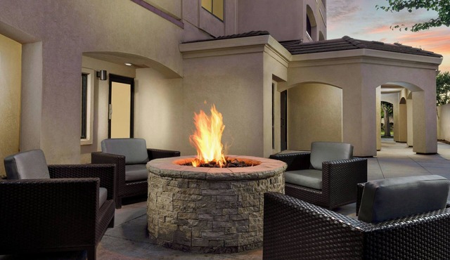 Courtyard by Marriott Salinas Monterey