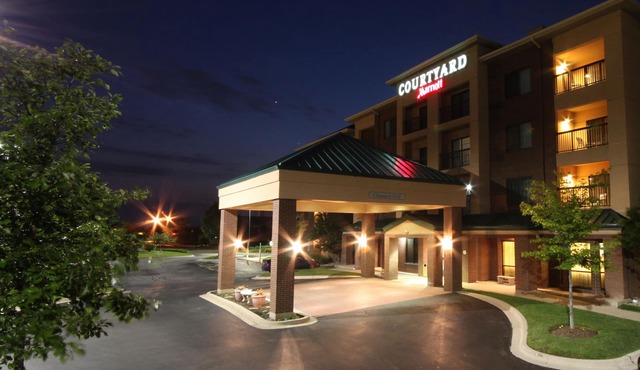 Courtyard by Marriott Chicago Bloomingdale