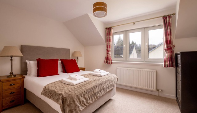 Courtyard Cottage 3, Riverside Cottage