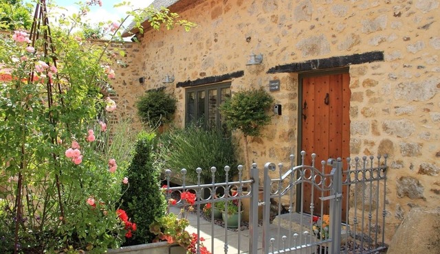 Courtyard Cottage Luxury Thatched Home Sleeps 4 (Pet Friendly) Near Gastro Pub