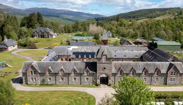 Courtyard Cottage seasonal pool, wi fi, sleeps 6 guests in 2 bedrooms + sofa bed