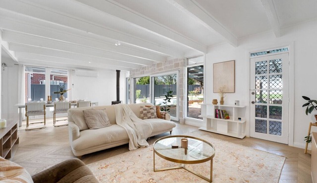 Courtyard Cottage—Unique Garden Escape near City