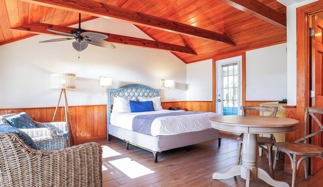 Courtyard Cottage w/Porch | Close to the Beach | Onsite Pool | Free Parking