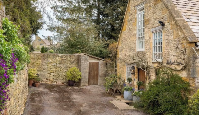 COURTYARD HOUSE, family friendly, with open fire in Blockley