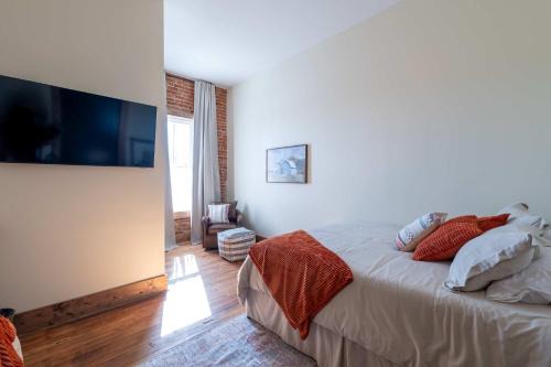 Courtyard Queen - Room 2