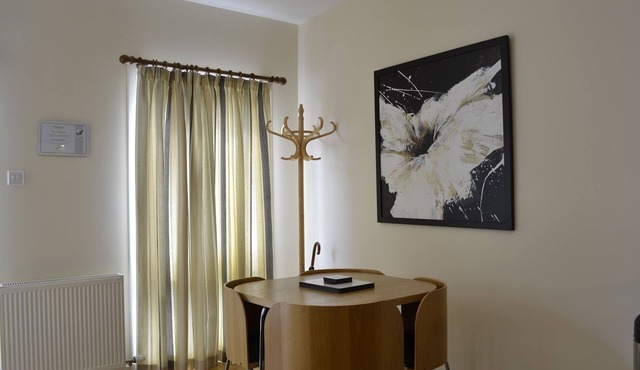 Courtyard Studio (Auchendennan)