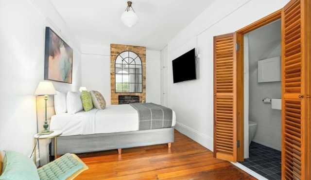 Courtyard Studio Charm in the Heart of Paddington