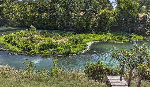 Cousins River Sanctuary I 3BR , sleeps 6, Hot tub