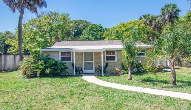 Cove · Central 3/2 Cottage · Minutes to Airport and Beach