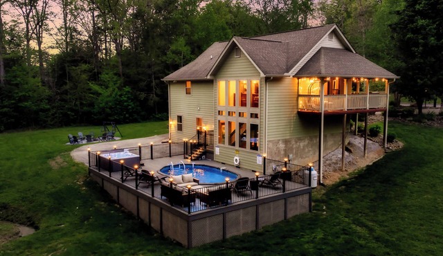 Cove Creek Cabin ~ HeatedPool ~ Theater ~ Sauna ~ 2xGameRoom ~ FirePit ~ Fishing