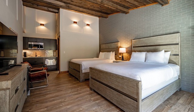 Cove Creek Lodge: 212 Dog Friendly Double Queen Room