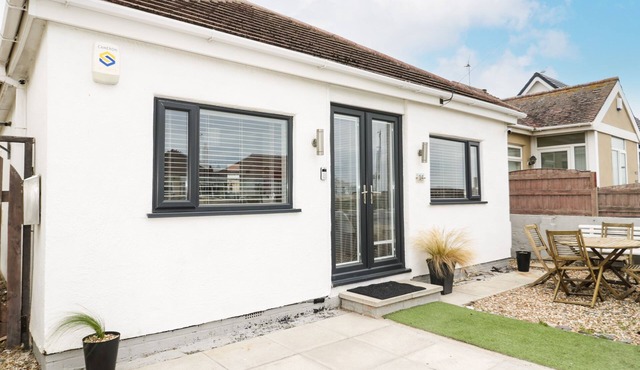 COVE HOUSE, family friendly, country holiday cottage in Kinmel Bay