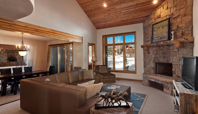 Cove House, Wow! 3100 Sq Ft 4 BR 4 Bath, Private Hot Tub, Pool, Tennis Courts