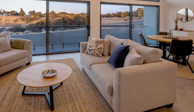 Cove Landing Marina Apartment 3 YC Lily May Sleeps 4