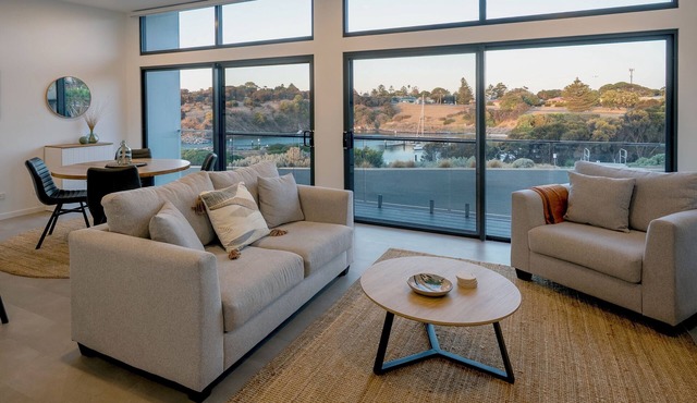 Cove Landing Marina Apartment 2 SS James Comrie Sleeps 4