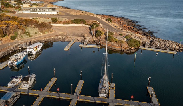 Cove Landing Marina Apartments 1,2&3 Sleeps 12