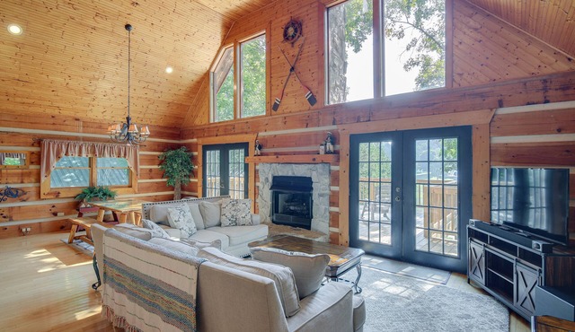 'Cove Life at Tellico Lake' Cabin w/Hot Tub, Dock