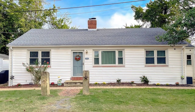 Cove Point Beach Cottage with Chesapeake Bay Views