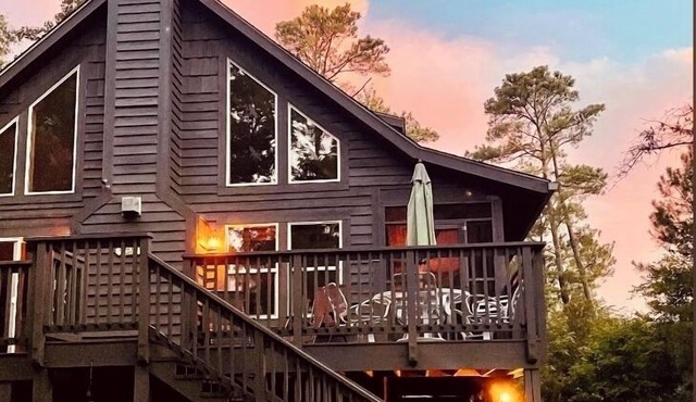 Cove Point Beach Retreat. Fossil Hunting & More. Come Relax & Explore!