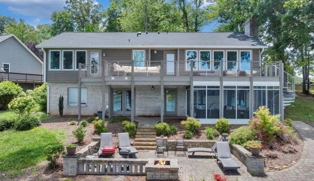 Cove Retreat - Spacious 7 bedroom home!