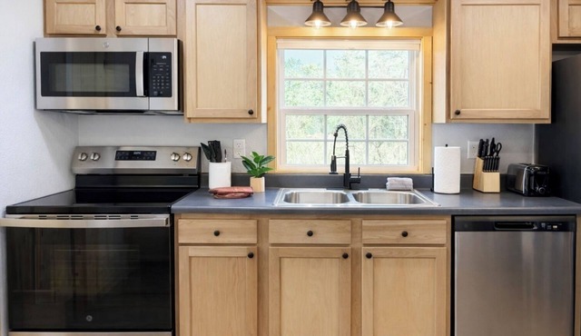 Cove Sweet Cove - 3BR + 2BR Near the Caverns!