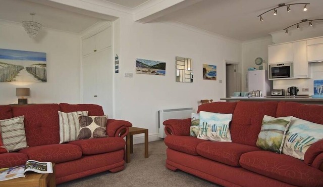 COVE VIEW, pet friendly, with a garden in Hope Cove