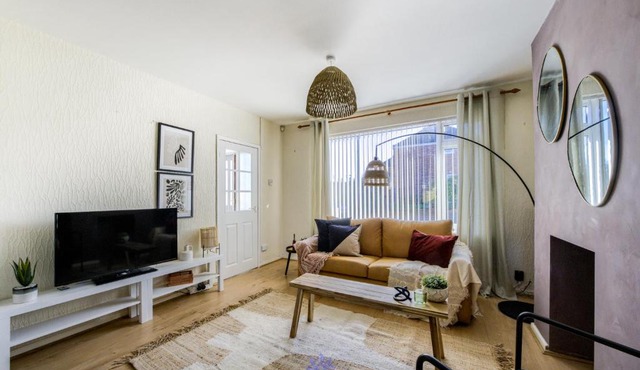 Coventry Spacious Luxury 3 Bed House, Private Parking, Sleeps 8, by EMPOWER HOMES