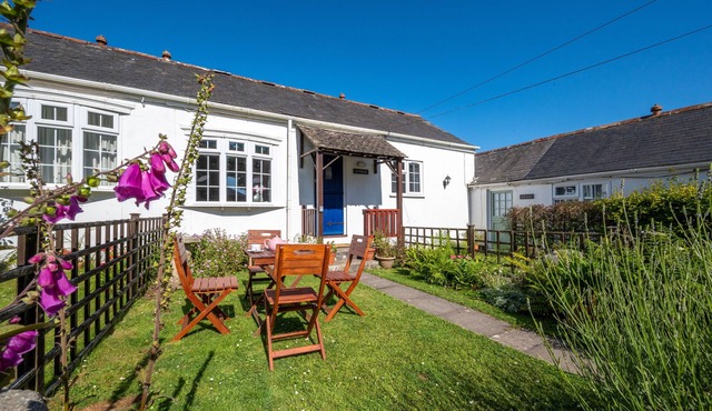 Coverack Cottage - Two Bedroom House, Sleeps 4