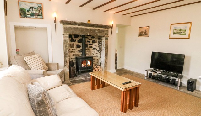COVERCOTE, pet friendly, with open fire in Leyburn